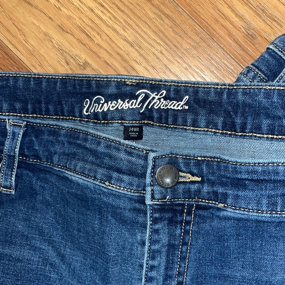 Universal Threads Jeans - Picture 3 of 3